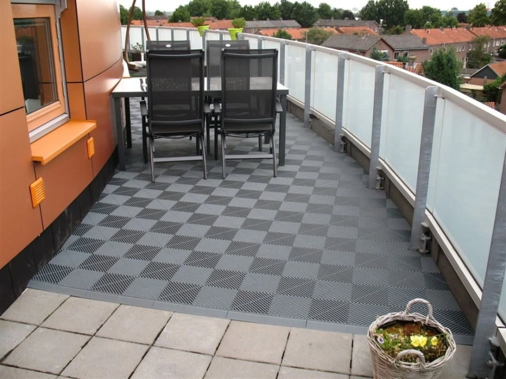 Dakterras tegels in zwart wit en grijs