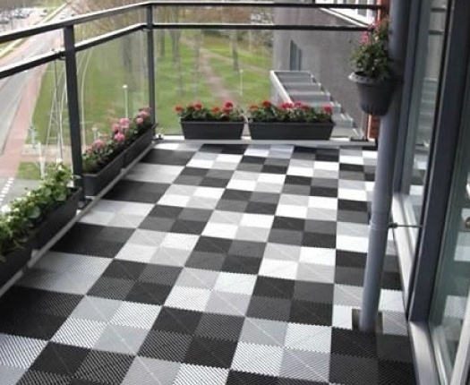 Impressie van drainagetegels voor het dakterras